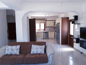 Villa, 2 Yatak Odası | Oturma alanı | Şömine 