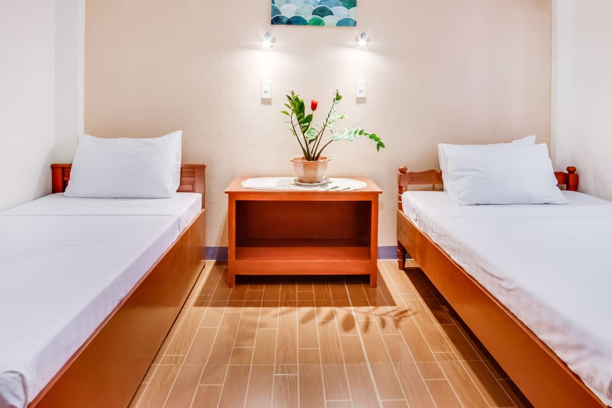 Standard Room | Desk, soundproofing, iron/ironing board, bed sheets
