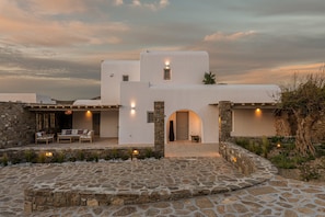 Villa, 4 Schlafzimmer, eigener Pool, Meerblick | Terrasse/Patio