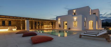 Villa, 4 Schlafzimmer, eigener Pool, Meerblick | Terrasse/Patio