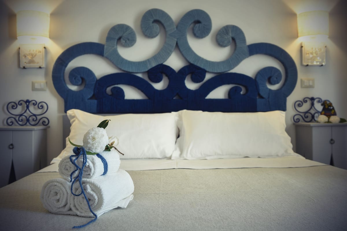 Basic Room, 1 Queen Bed, City View