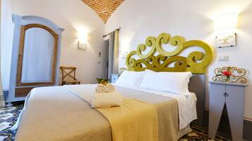 Chambre, 1 grand lit, vue ville | Vue de la chambre