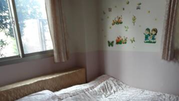 Desk, rollaway beds, free WiFi