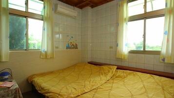 Desk, rollaway beds, free WiFi