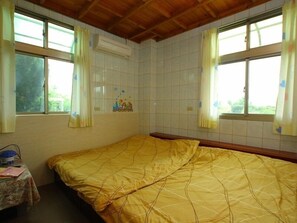 Skrivbord, extrasängar och gratis wi-fi