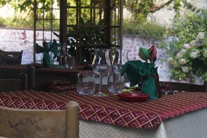 Breakfast, lunch, dinner served; local cuisine 