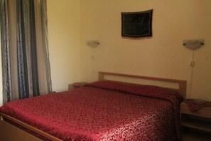 Cots/infant beds, free WiFi, bed sheets