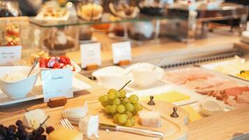 Free on-the-go breakfast on weekdays