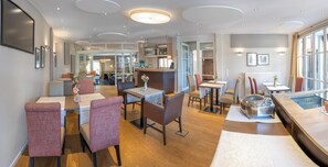 2 restaurants, lunch, dinner served; German cuisine 