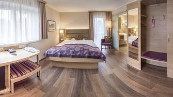 Minibar, in-room safe, desk, iron/ironing board