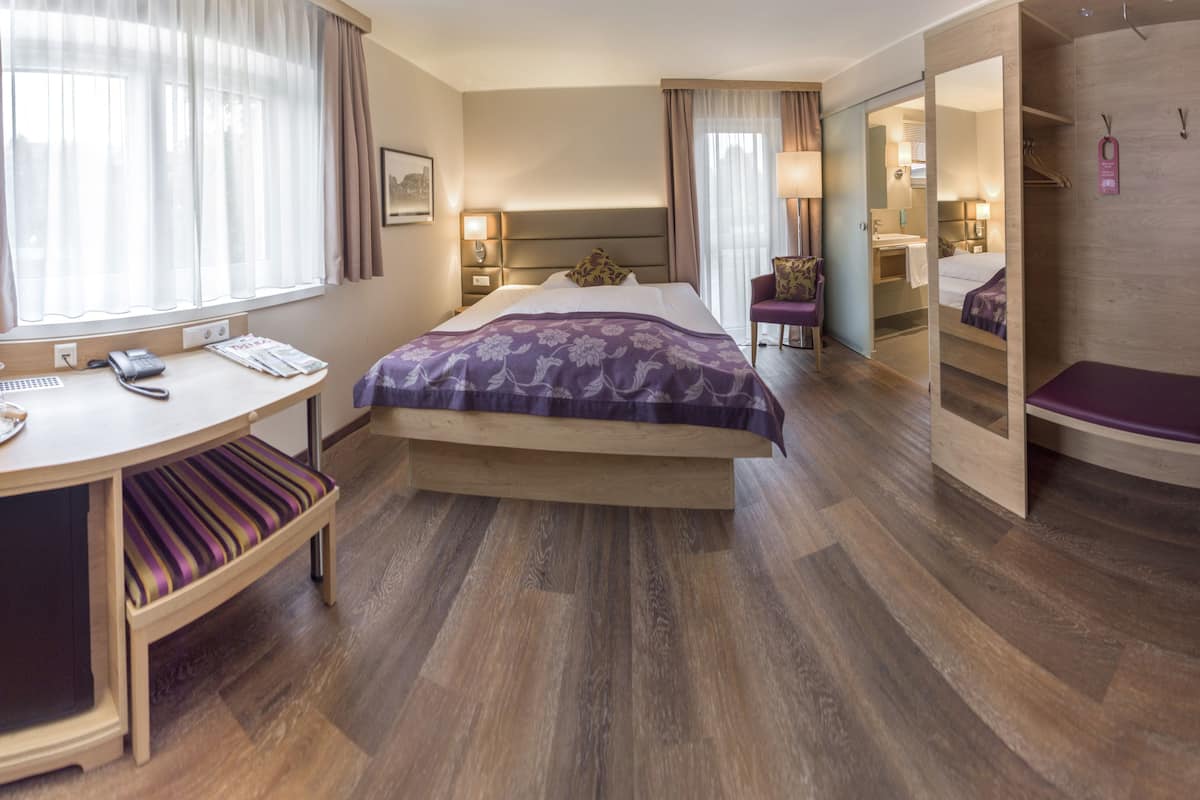 comfort single room | minibar, in-room safe, desk, iron/ironing board