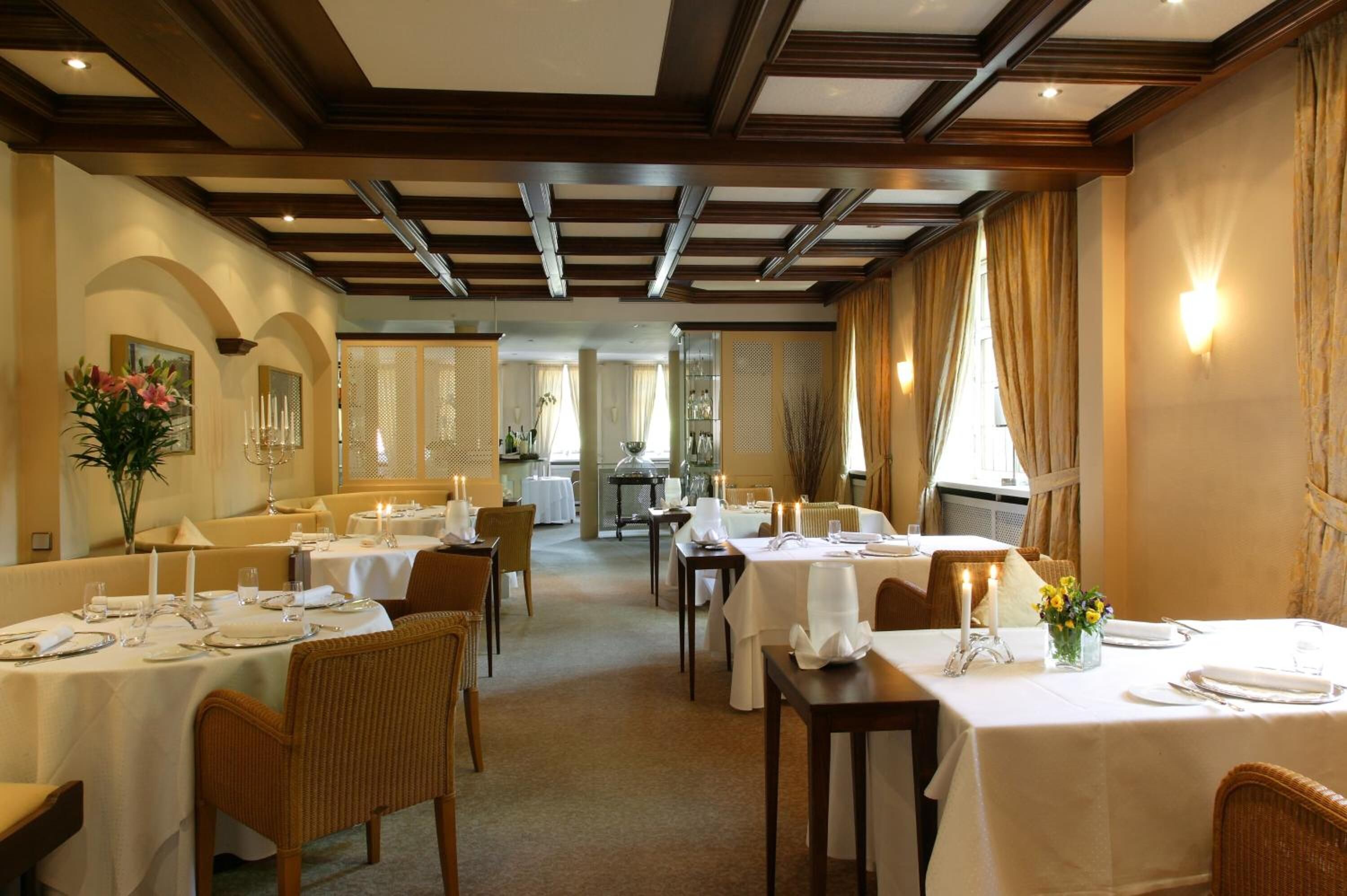 2 restaurants, lunch, dinner served; german cuisine