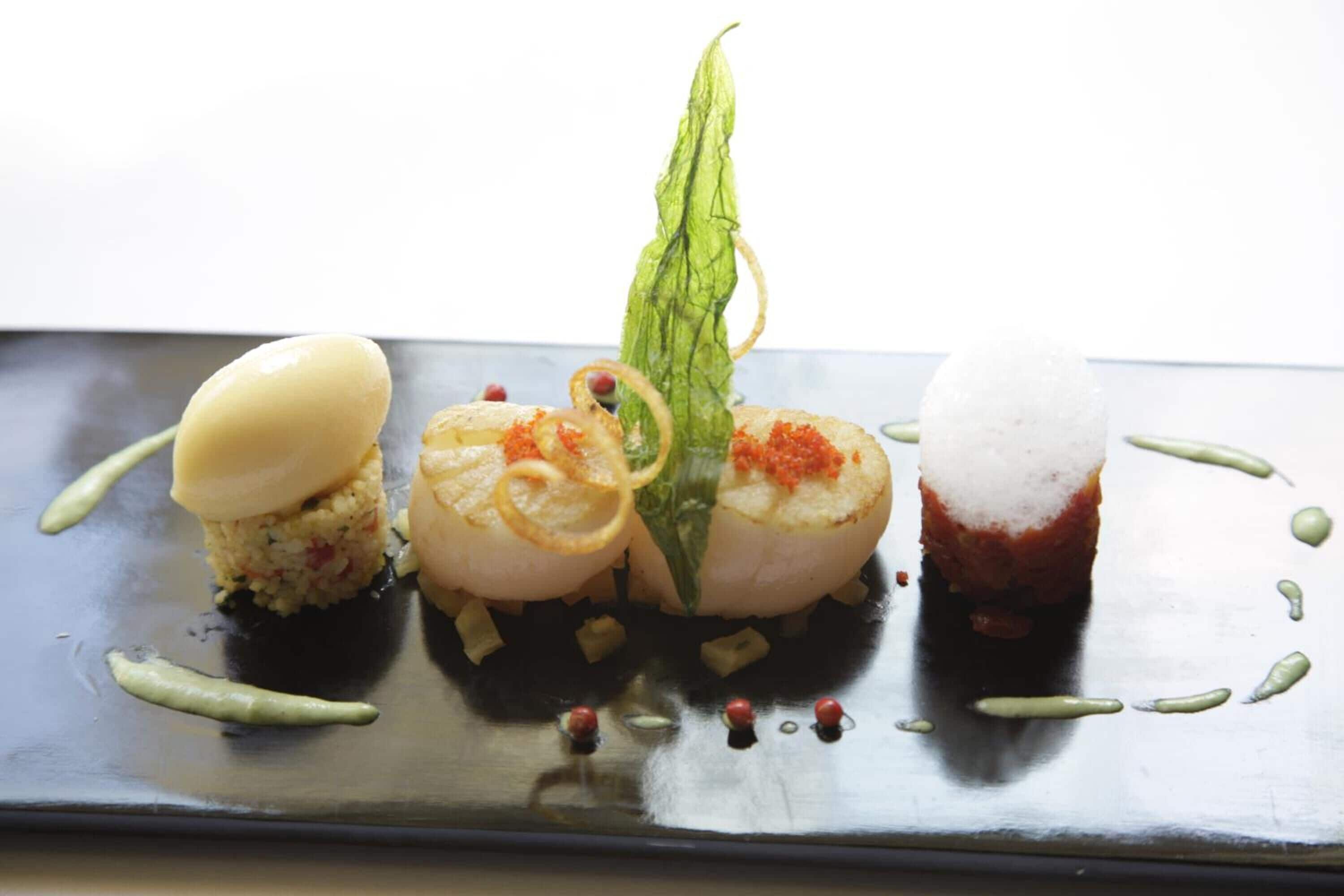 2 restaurants, lunch, dinner served; german cuisine