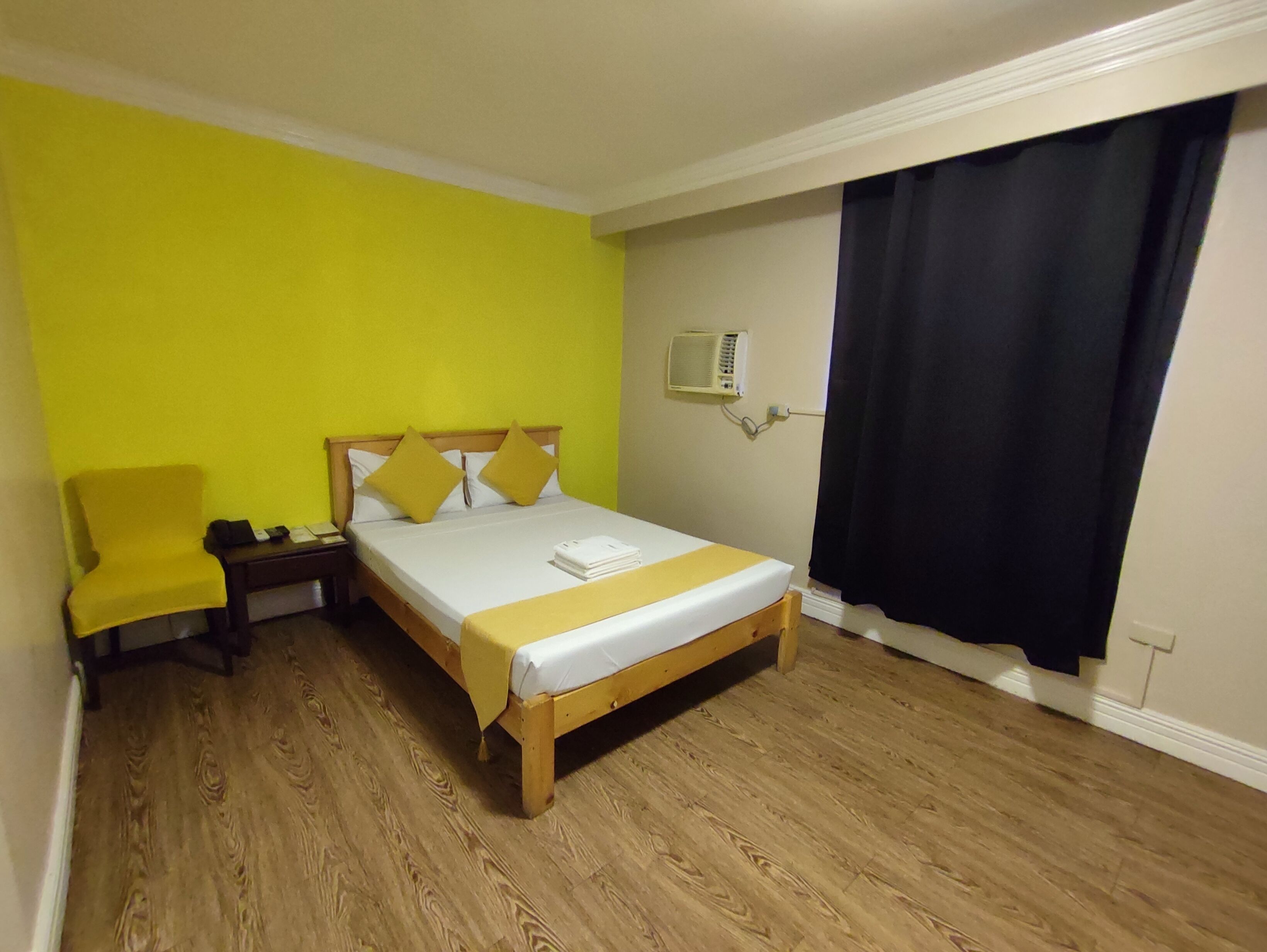 standard double room | minibar, individually decorated, individually furnished, free wifi