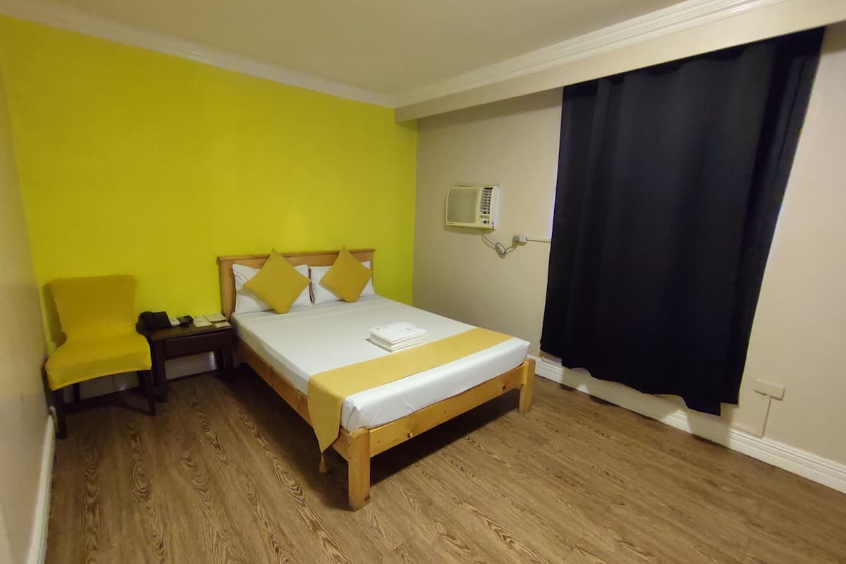 standard double room | minibar, individually decorated, individually furnished, free wifi