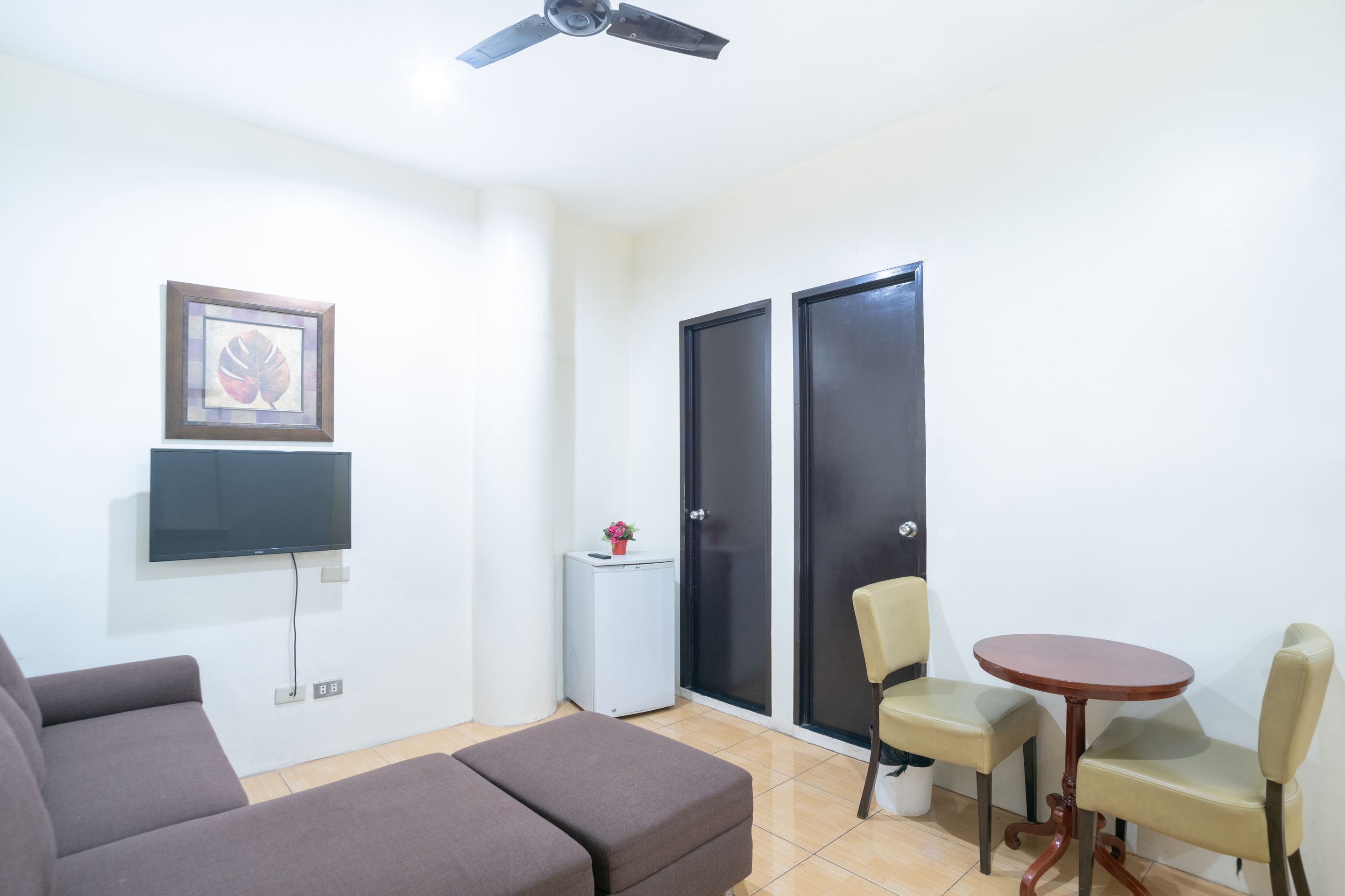 premier family room | living room | flat-screen tv