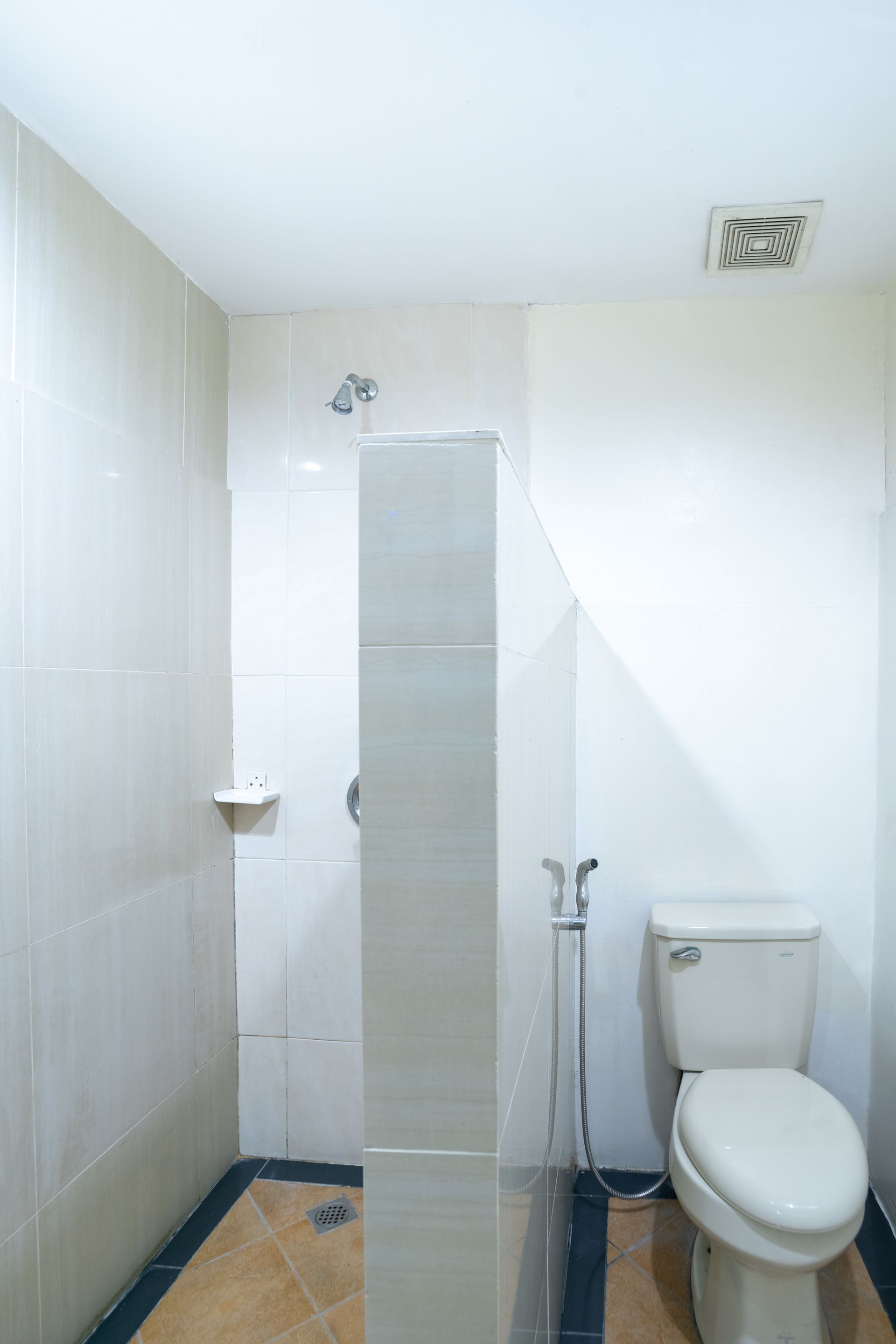 premier family room | bathroom | shower, slippers, bidet, towels