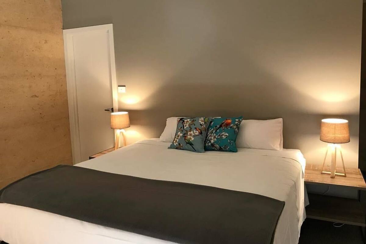 2 Schlafzimmer, Pillowtop-Betten, Zimmersafe, individuell dekoriert