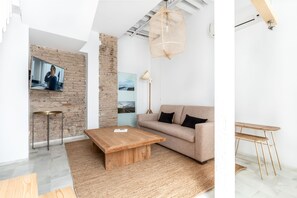 Superior Duplex, 1 Bedroom | Premium bedding, down duvets, blackout curtains, soundproofing - Slow Suites Maestranza (Seville)