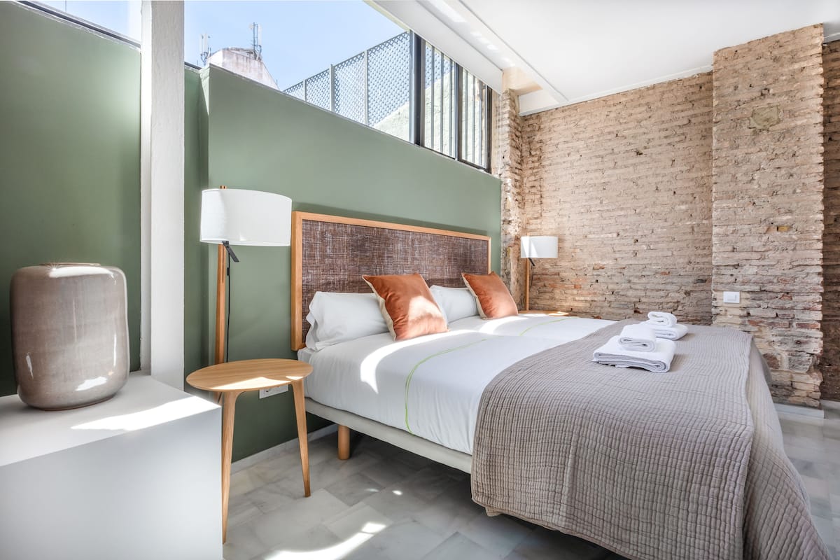 Ropa de cama de alta calidad, cubrecamas y cortinas blackout