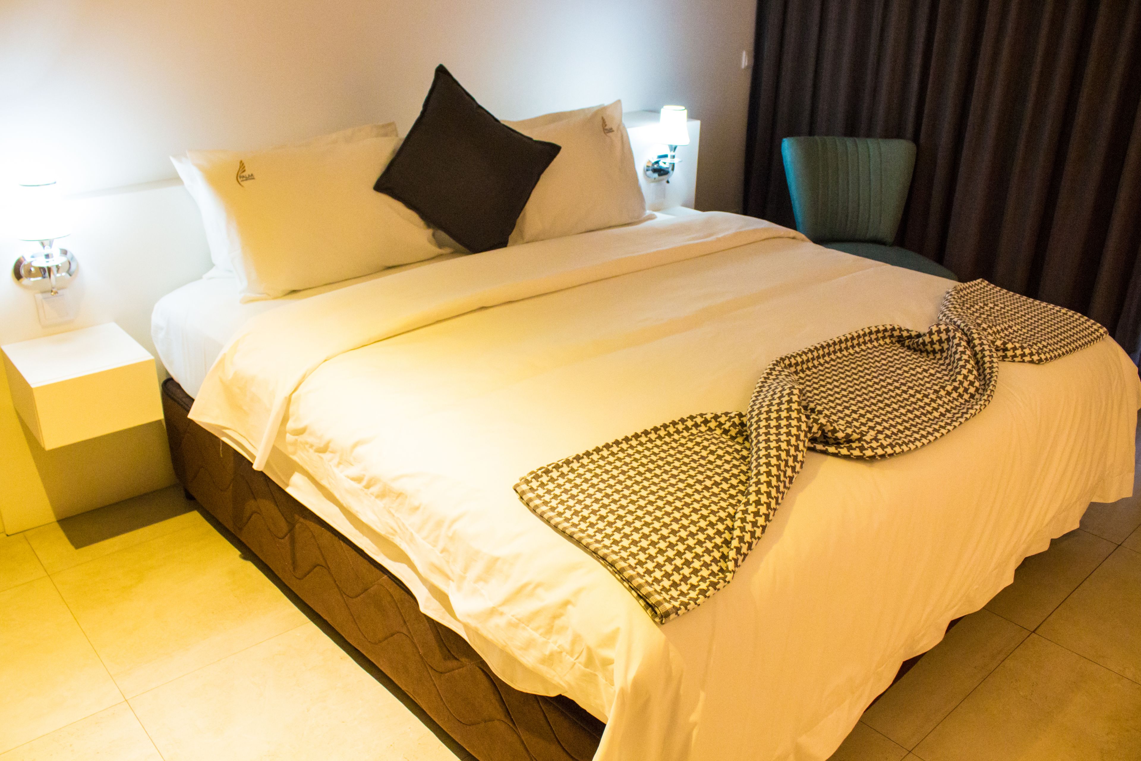 Chuveiro, produtos de toalete grátis, toalhas de banho 