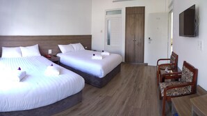 Superior Double Room, 1 Bedroom | Bathroom | Slippers, towels - My Khanh Hotel (Lam Vien - Da Lat)