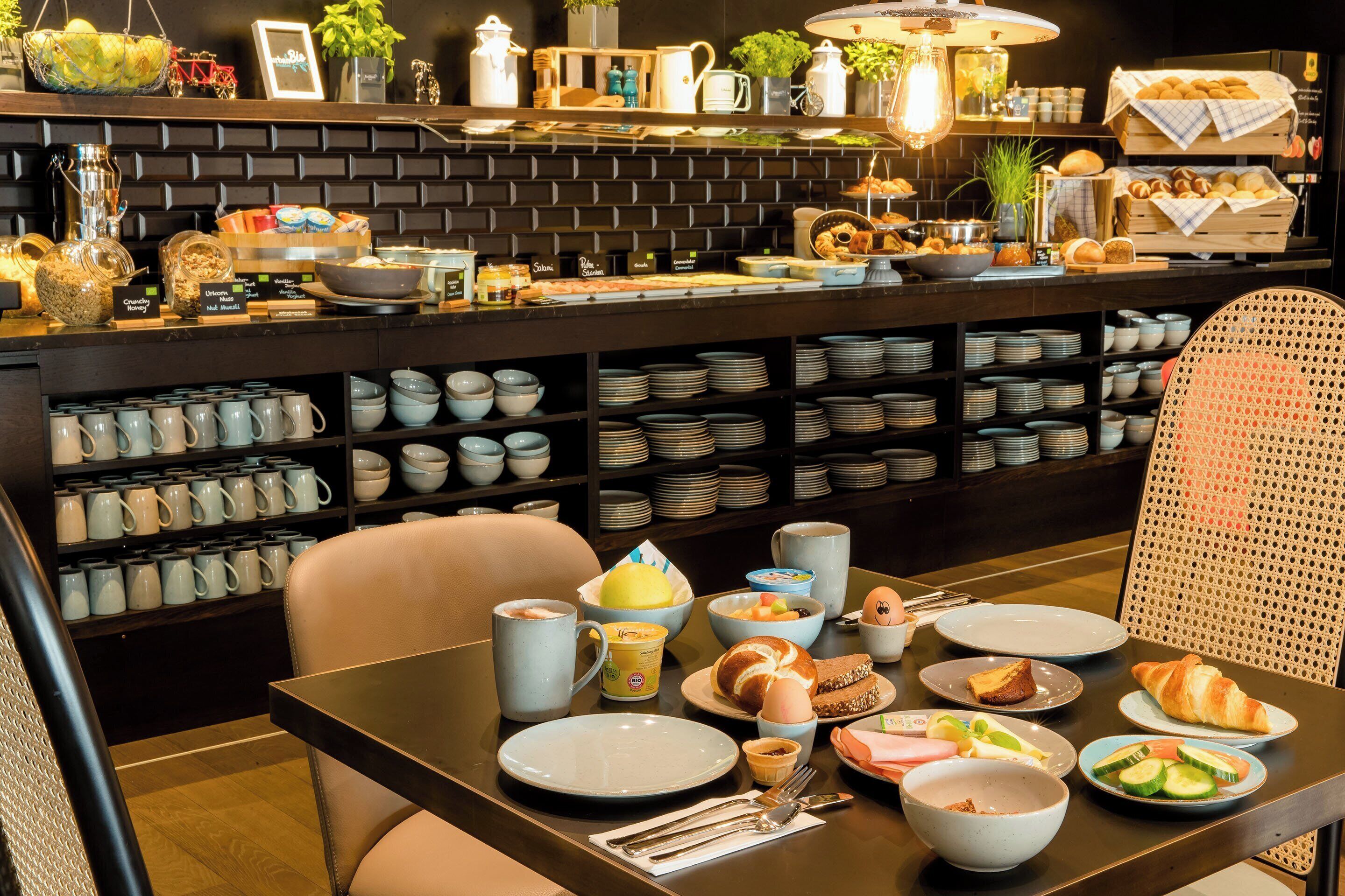 daily buffet breakfast for a fee