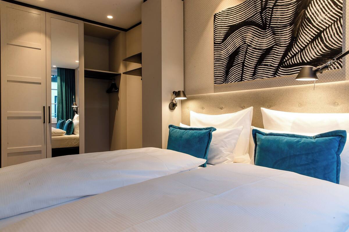 1 bedroom, in-room safe, desk, soundproofing