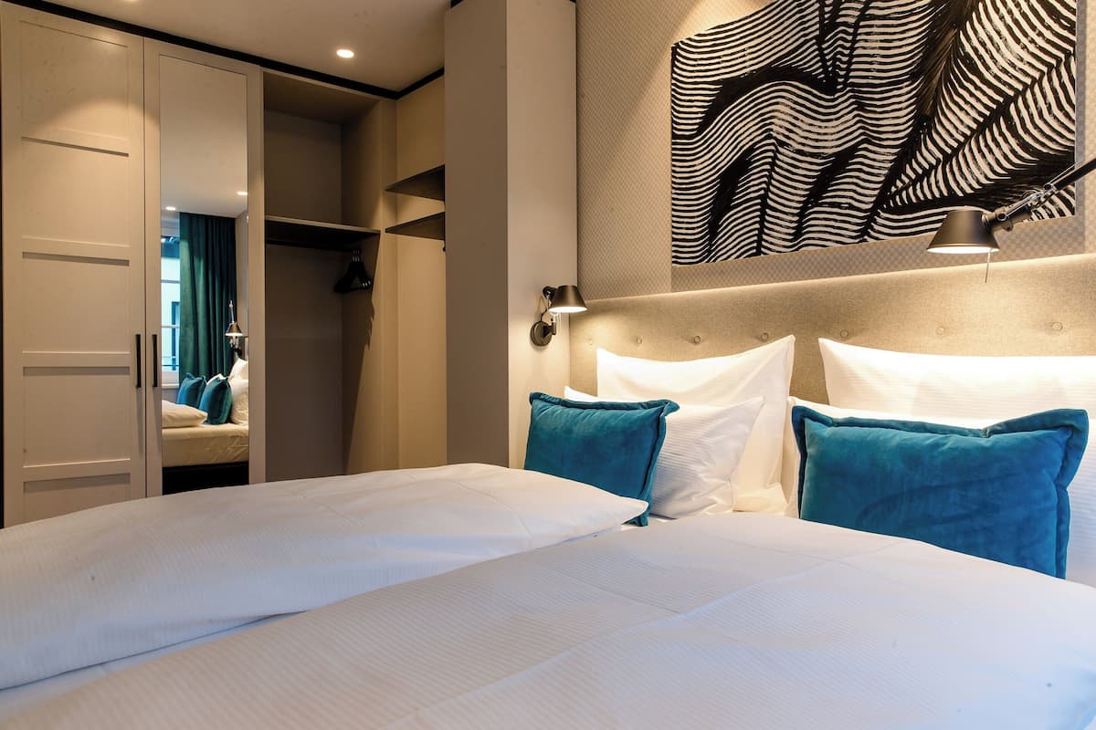 1 bedroom, in-room safe, desk, soundproofing