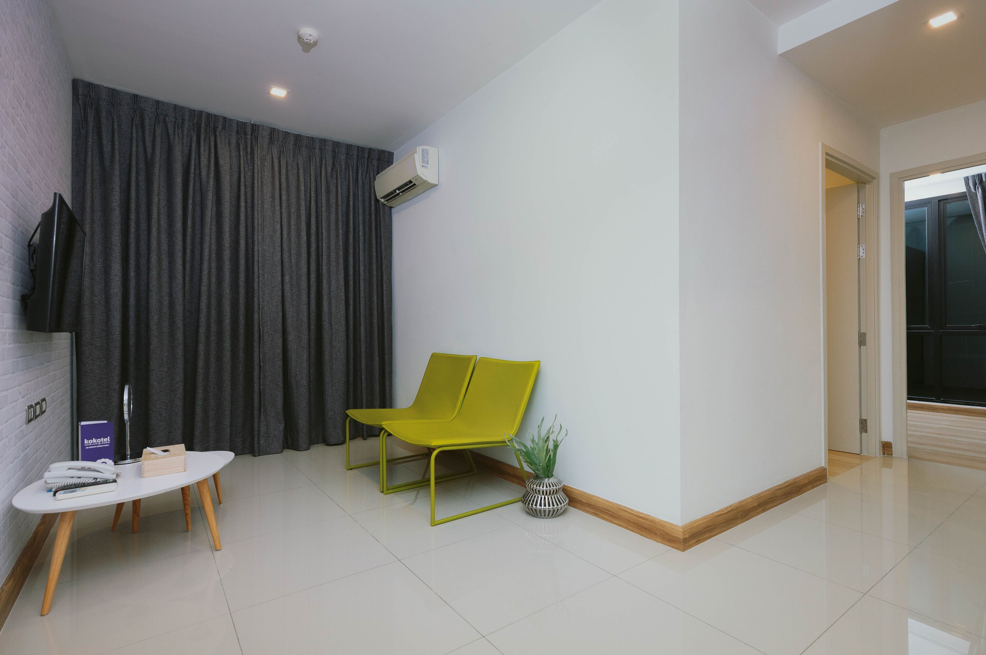 quadruple family (bunk + twin) | living area | 24-inch flat-screen tv with cable channels, tv