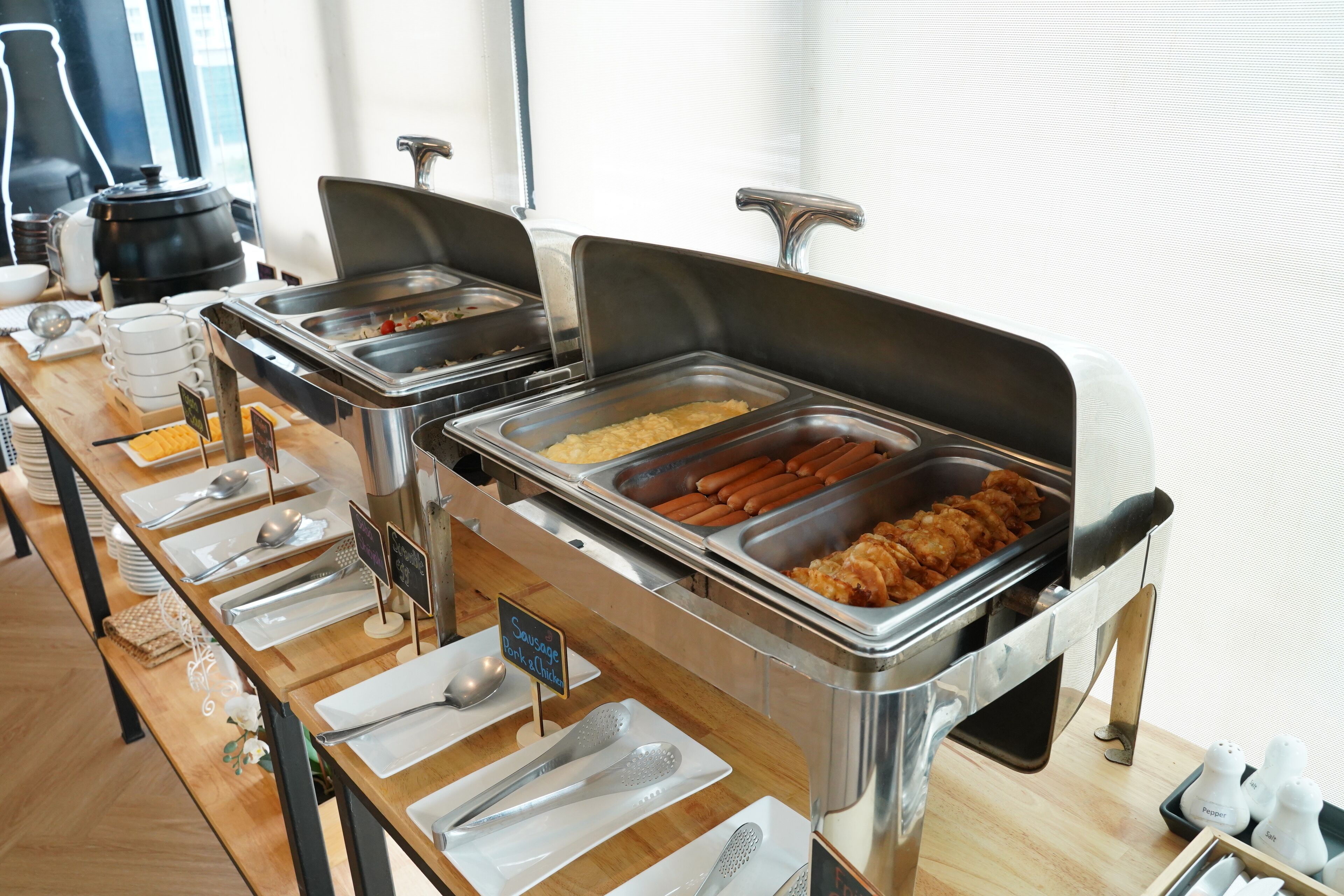 daily english breakfast (thb 250 per person)