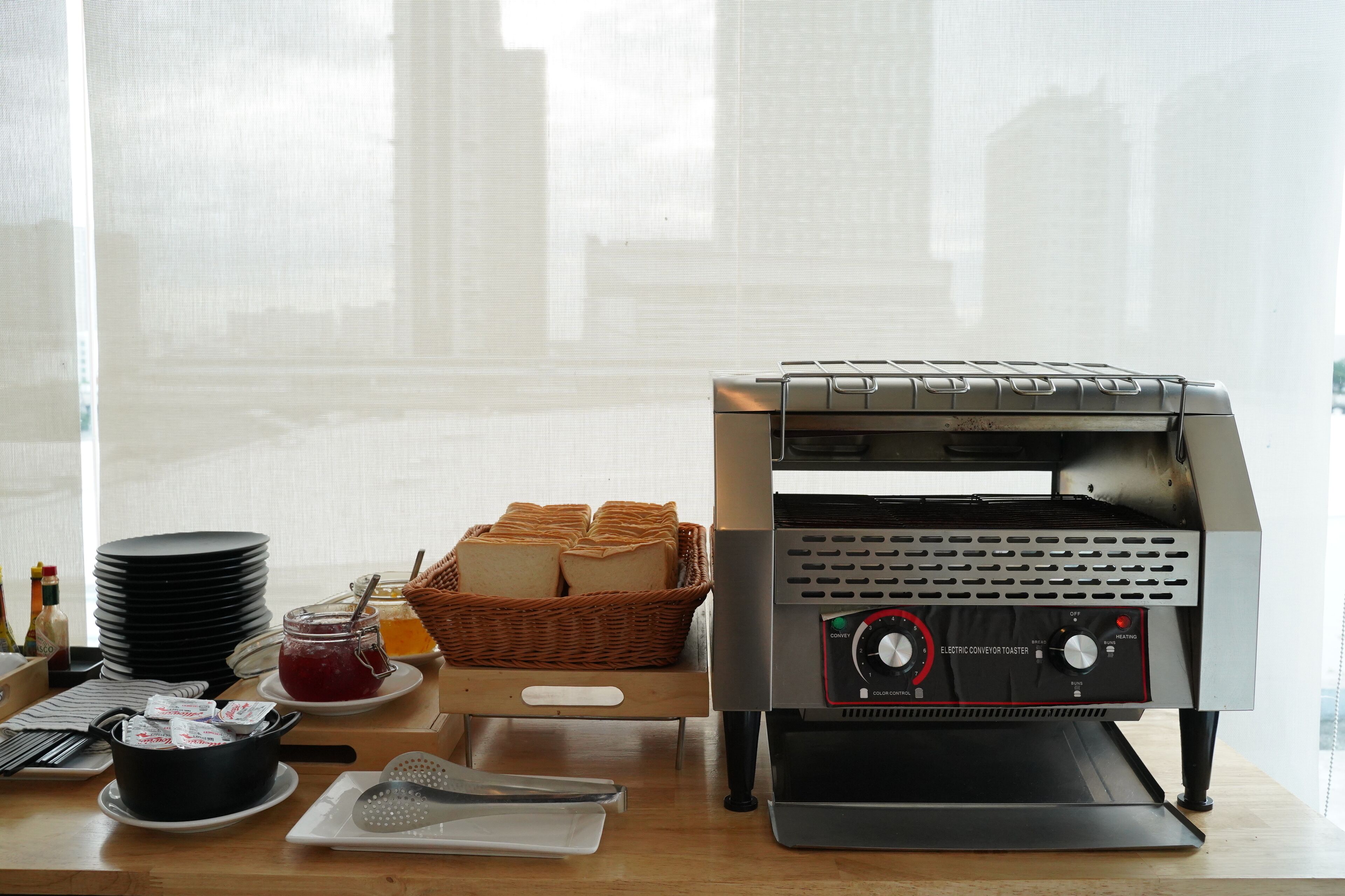 daily english breakfast (thb 250 per person)