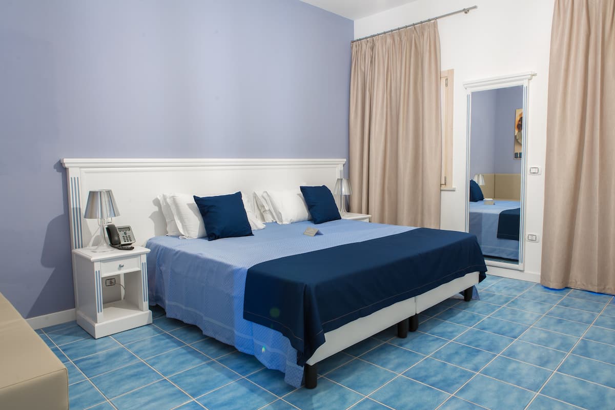 Superior driepersoonskamer | 1 slaapkamer, individueel gedecoreerd, individueel gemeubileerd