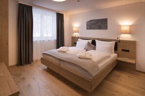 Premium bedding, in-room safe, individually decorated - Arlberg Resort Klösterle (Klösterle am Arlberg)