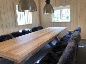 Dining - Stylish Lake house, outdoor hottub Lake view Close to nature. Pet friendly. (Våxtorp)