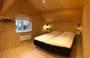 6 bedrooms, iron/ironing board, WiFi