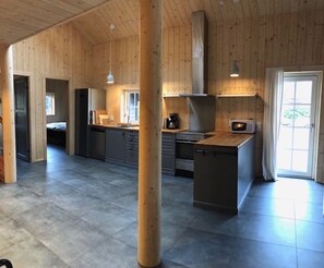 Fridge, microwave, oven, dishwasher - Stylish Lake house, outdoor hottub Lake view Close to nature. Pet friendly. (Våxtorp)