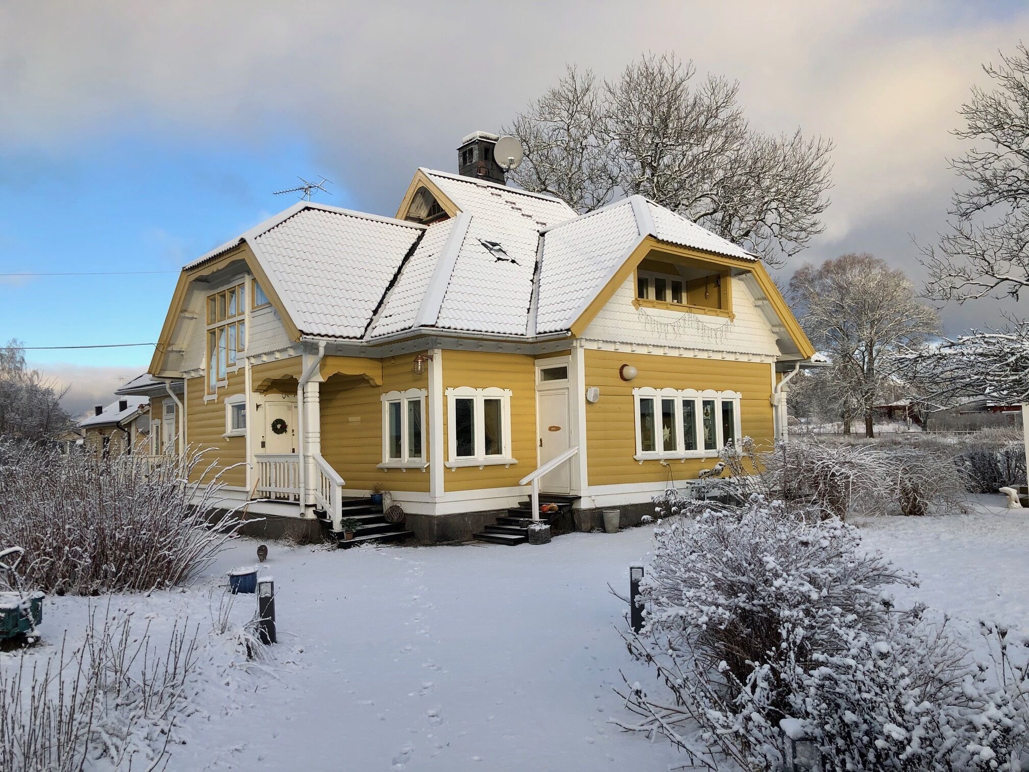 Vista frontal de la propiedad