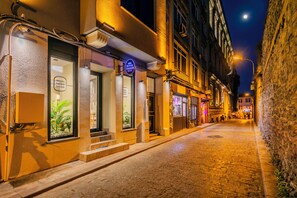 Front of property - Royal Taksim Suites (Istanbul)