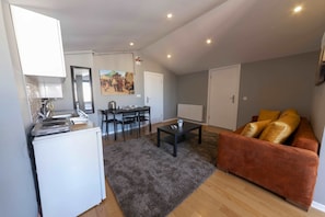 King Suite with Balcony | Hypo-allergenic bedding, in-room safe, desk, laptop workspace - Royal Taksim Suites (Istanbul)