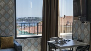 Deluxe Double Room with Balcony and Sea View | Pemandangan dari bilik