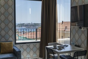 Deluxe Double Room with Balcony and Sea View | Näkymä huoneesta