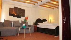 Iron/ironing board, WiFi (free), bed sheets - Peace Gallery Inn (Lalitpur)