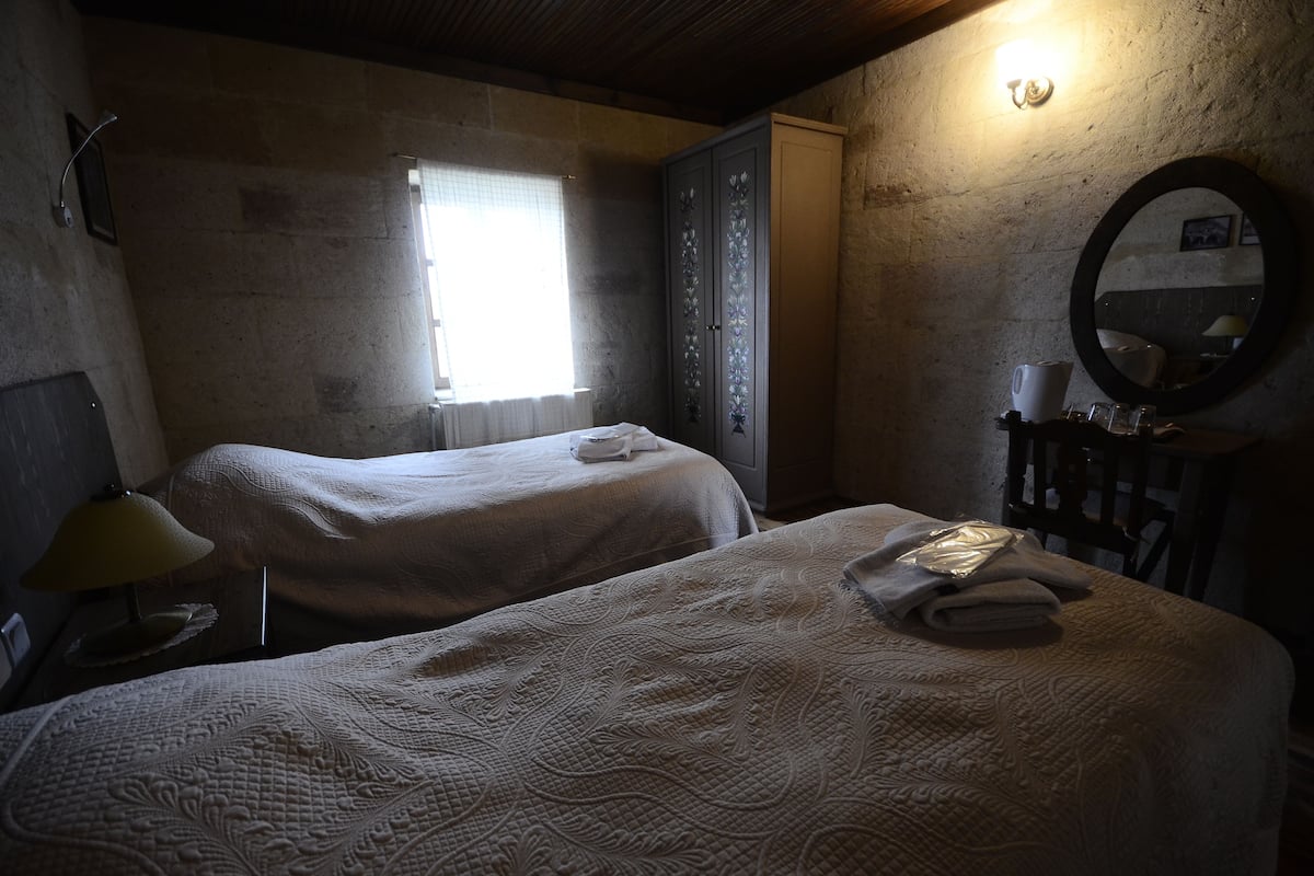 Standard Quadruple Room | Desk, free cribs/infant beds, rollaway beds, free WiFi
