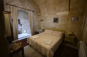 标准双人房 | 办公桌、免费婴儿床、折叠床/加床（额外收费）、免费 WiFi