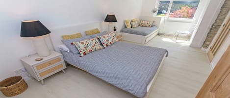 House (6 Bedrooms) | Interior