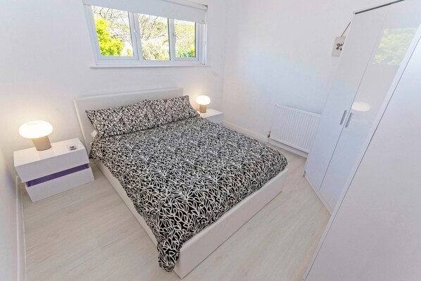 House (6 Bedrooms) | Interior