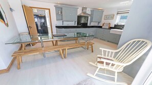 House (6 Bedrooms) | Interior