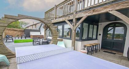 Bag-end House 7 Bedrooms, Sleeps 14, Hot Tub
