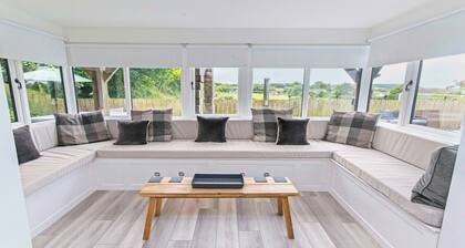 Bag-end House 7 Bedrooms, Sleeps 14, Hot Tub